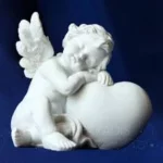 Étiquette du fondant parfumé 'Ange' à la cire de soja, inspiré du célèbre parfum Angel. L'illustration est une photo d'une statuette d'ange, évoquant un parfum gourmand, oriental et puissant