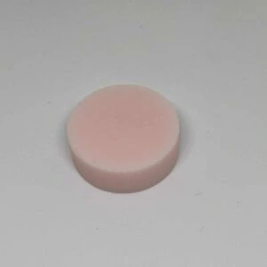 Étiquette du fondant parfumé 'Rose' à la cire de soja. L'illustration est une photo de roses roses fraîches, évoquant un parfum floral, classique et romantique.
