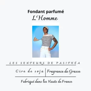 Étiquette du fondant parfumé 'L'Homme' à la cire de soja. L'illustration montre un homme portant une marinière et un chapeau de marin, évoquant un parfum masculin iconique.