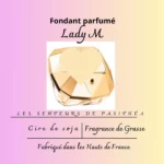 Étiquette du fondant parfumé 'Lady M', inspiré du parfum Lady Million. L'illustration montre un flacon en forme de diamant, évoquant un parfum floral, boisé et luxueux.