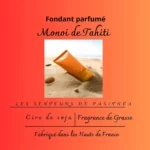 Étiquette du fondant parfumé 'Monoï de Tahiti' à la cire de soja. L'illustration est une photo d'un tube de crème solaire sur le sable, évoquant le parfum solaire et exotique des vacances