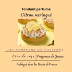 Étiquette du fondant parfumé 'Citron meringué' à la cire de soja. L'illustration est une photo d'une tartelette au citron meringuée, évoquant un parfum gourmand, sucré et acidulé.
