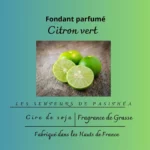 Étiquette du fondant parfumé 'Citron vert' à la cire de soja et fragrance de Grasse. L'illustration montre plusieurs citrons verts frais, dont un coupé en deux, sur une table en bois.
