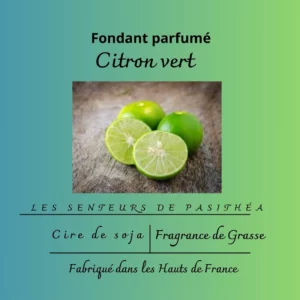 Étiquette du fondant parfumé 'Citron vert' à la cire de soja et fragrance de Grasse. L'illustration montre plusieurs citrons verts frais, dont un coupé en deux, sur une table en bois.