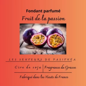 Étiquette du fondant parfumé 'Fruit de la passion' à la cire de soja. L'illustration est une photo de fruits de la passion frais sur du bois, évoquant un parfum exotique et acidulé.