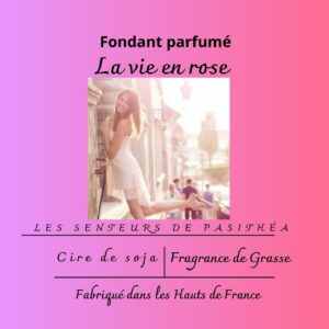 Étiquette du fondant parfumé floral 'La vie en rose', à la cire de soja. L'illustration montre une femme heureuse et souriante dans une rue ensoleillée, évoquant la joie de vivre