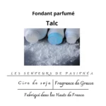 Étiquette du fondant parfumé 'Talc' à la cire de soja. L'illustration est une photo de poudre de talc, évoquant un parfum poudré, doux et propre de bébé.